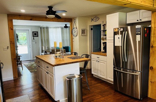 Niantic Cottage | Beach access Cozy Cottage