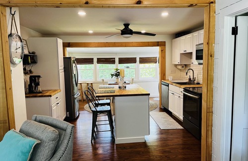 Niantic Cottage | Beach access Cozy Cottage