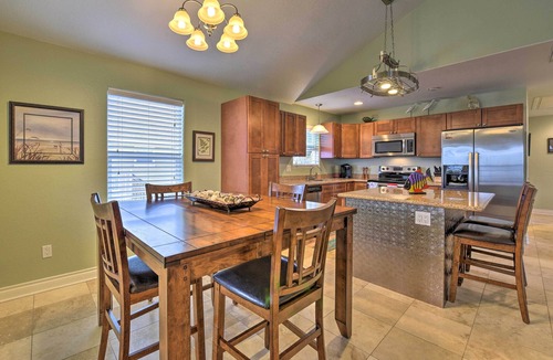 Isla Del Sol House | Beach Access, Fishing Pier & Views: Galveston Home