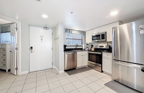 Belle Vista Condo | Beach Access | Gulf Views | Prime Location