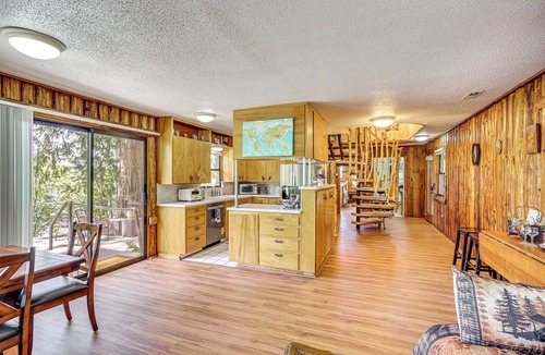 Burley Cabin | Beach Access Historic Cabin on Henderson Bay!