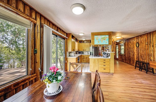 Burley Cabin | Beach Access Historic Cabin on Henderson Bay!
