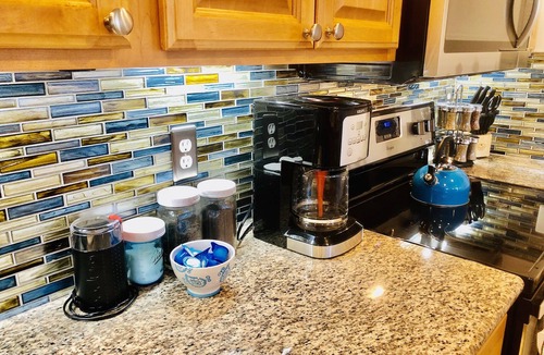 Westport Condo | Beach Access ~ Hot Tub ~ King Bed ~ EV Charger!