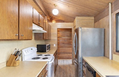 Bells Beach House | Beach Access, Kayaks, SUP, and Whale watching