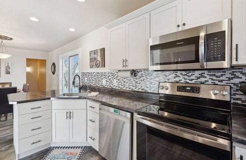 Norwalk House | Beach Access/Kid Friendly/Park/Office/4BR/2B