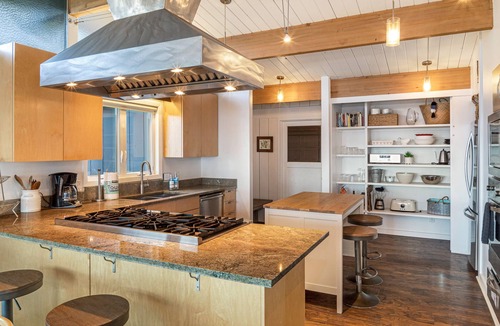 Friday Harbor House | Beach Access! Near Roche Harbor (LBR)