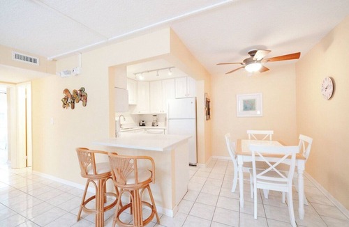 Key Colony Beach Condo | Beach Access & Pool-Peaceful 2BR Sea Isles Condo-Key Colony Beach-1st floor