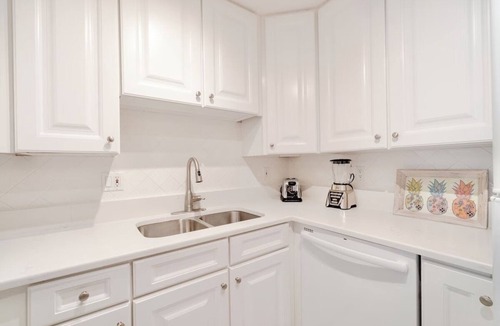 Key Colony Beach Condo | Beach Access & Pool-Peaceful 2BR Sea Isles Condo-Key Colony Beach-1st floor