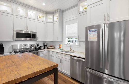 White's Gulfview House | Beach Access + Pool – Summer 20% Off