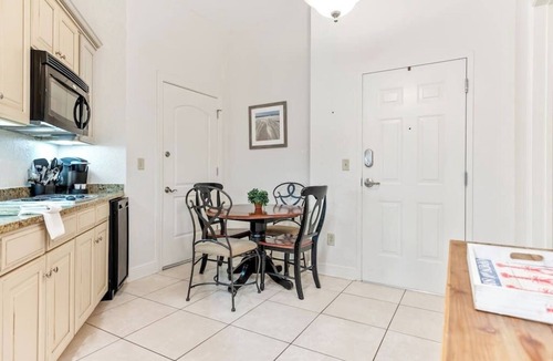 Demere Park Condo | Beach Air -optional BIKES-Pool-Walk 2 Pier Village