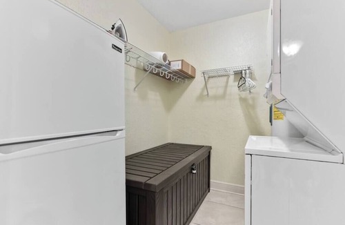 Demere Park Condo | Beach Air -optional BIKES-Pool-Walk 2 Pier Village