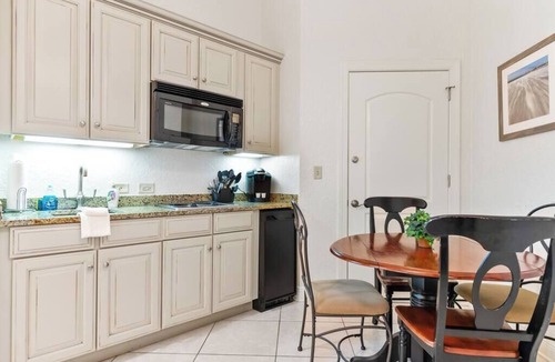 Demere Park Condo | Beach Air -optional BIKES-Pool-Walk 2 Pier Village