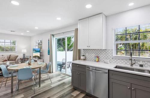 Biggar House | Beach and Boaters Delight!
