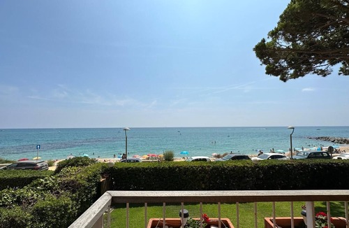 Arenys de Mar Apartment | Beach apartment, in front of the sea!
