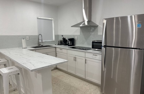 South Lake Apartment | Beach Apartment in Hollywood