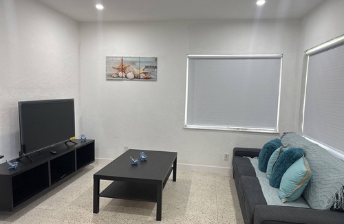 South Lake Apartment | Beach Apartment in Hollywood