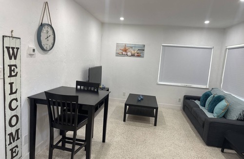 South Lake Apartment | Beach Apartment in Hollywood