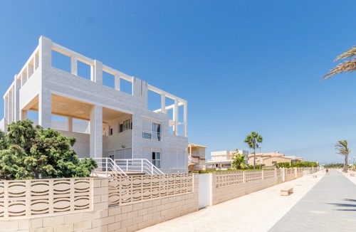 Oliva Apartment | Beach Apartment with Sea Views, Terrace and Wi-Fi