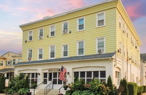 Ocean Grove Apartment | Beach Apt #1 - 2 Bedroom, 1 Bath, LR & Kitchen