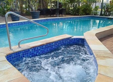 Broadbeach Apartment | Beach Apt Heated Pool BBQ Free Parking Sleeps 3