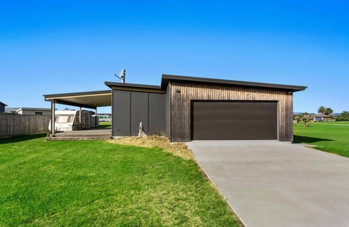 Waiotahi House | Beach Bach on Boulevard