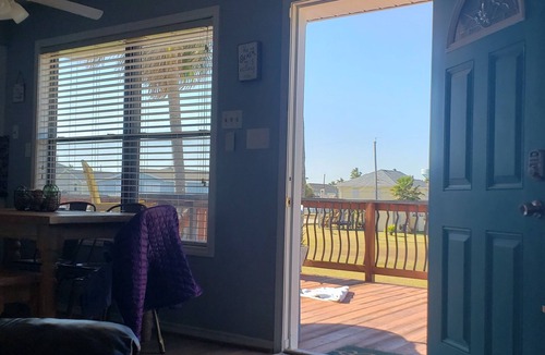 Galveston House | Beach-Bay Bungalow, golf cart included!