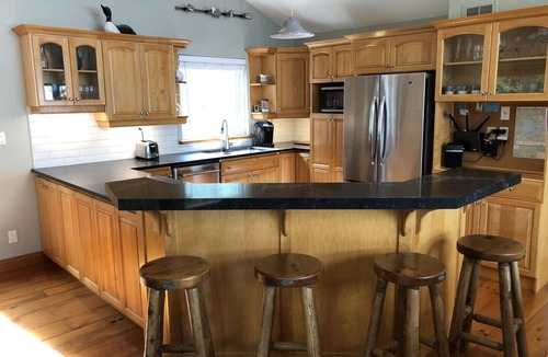 Algonquin Highlands Cottage | Beach Bay Cottage - Halls Lake. Private Shallow Sandy Beach