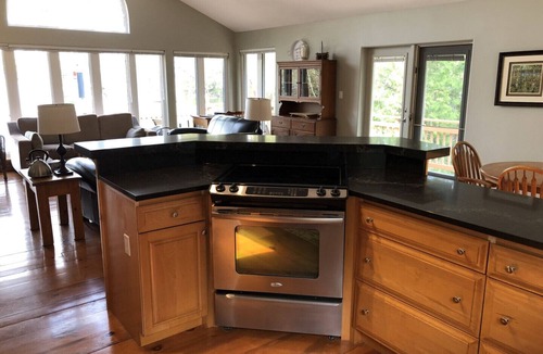 Algonquin Highlands Cottage | Beach Bay Cottage - Halls Lake. Private Shallow Sandy Beach