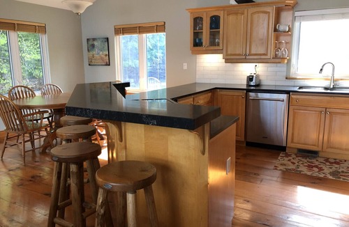 Algonquin Highlands Cottage | Beach Bay Cottage - Halls Lake. Private Shallow Sandy Beach