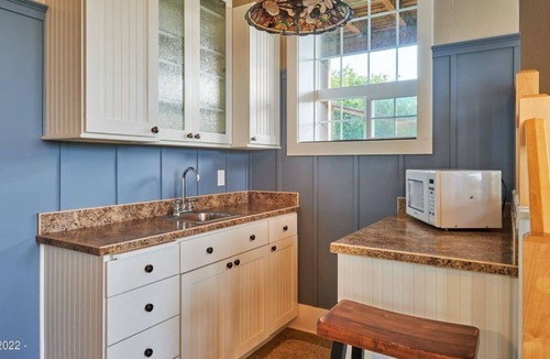 Newport House | Beach, Bayfront, Breweries. Picturesque Ocean View