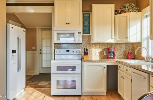 Newport House | Beach, Bayfront, Breweries. Picturesque Ocean View