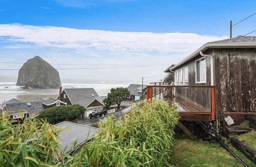 Tolovana Park Cabin | Beach Bijou - Breathtaking Ocean Views!