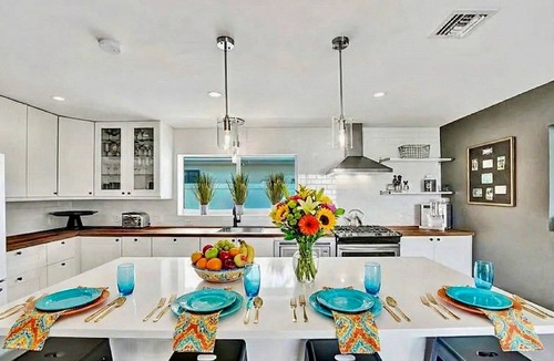 South Corals House | Beach Bliss: Heated Pool, BBQ & Tropical Vibes 🌊