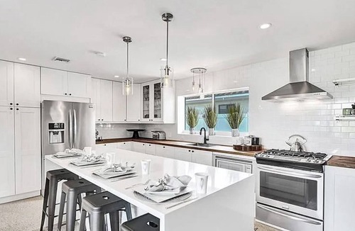 South Corals House | Beach Bliss: Heated Pool, BBQ & Tropical Vibes 🌊