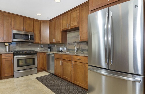 Townsite Condo | Beach Bliss Remodelled Ocean View Steps to Beach Xtra Large and comfortable