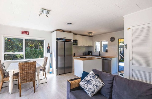 Onetangi House | Beach Bliss – Steps to Onetangi