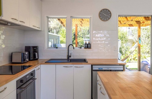 Onetangi House | Beach Bliss – Steps to Onetangi