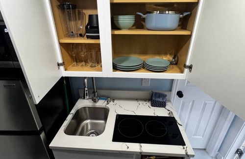 Lake Ridge Apartment | Beach Bliss Studio 5 minutes to beach