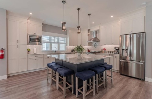 Town Bank House | Beach Block 4 Bed/3 Bath Home with Pool