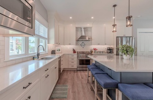 Town Bank House | Beach Block 4 Bed/3 Bath Home with Pool