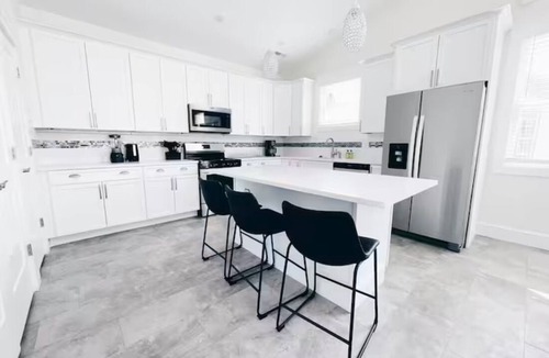Sea Isle City House | Beach Block heart of Downtown Walk to Everything