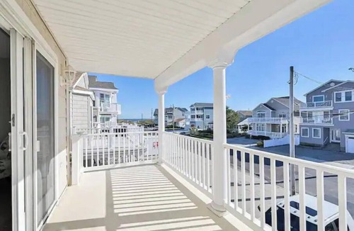 Leeds Point House | Beach Block Home w/Ocean View!