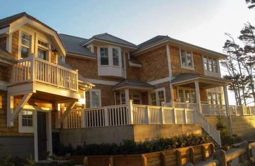 Seabrook House | Beach Bluff: Oceanfront, Hot Tub, Dog Friendly!