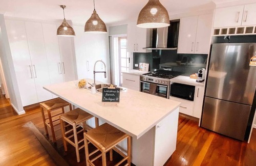 Maroochydore House | Beach Boutique, pet friendly, right on Maroochydore River