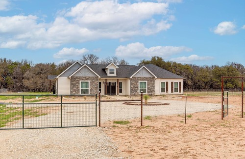 Thurber Cottage | Beach + Brazos River Access! Family-friendly Haven