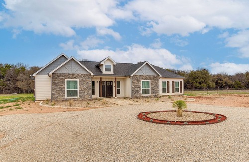 Thurber Cottage | Beach + Brazos River Access! Family-friendly Haven