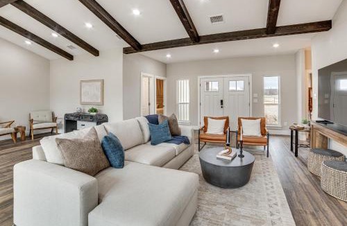 Thurber House | Beach + Brazos River Access! Family-Friendly Haven