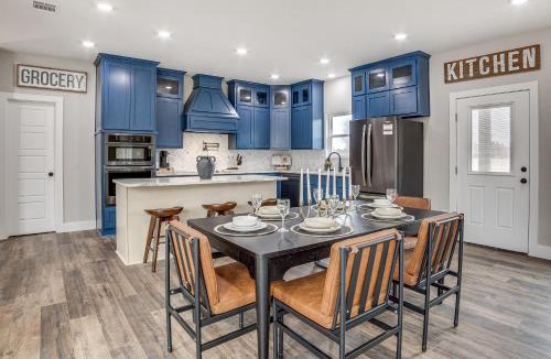 Thurber House | Beach + Brazos River Access! Family-Friendly Haven