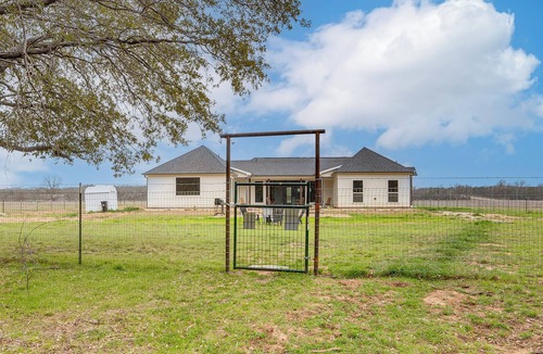 Thurber House | Beach + Brazos River Access! Family-Friendly Haven