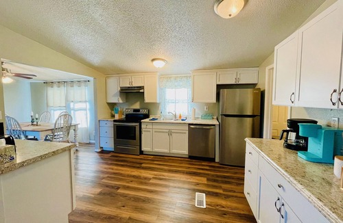Mead House | "Beach Break" less than 10 minutes from Lake Texoma and Choctaw Casino